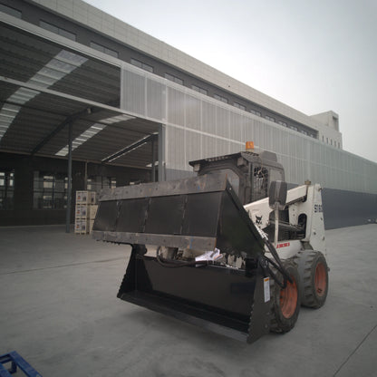 skid_steer_4-in-1_bucket_in_use_03