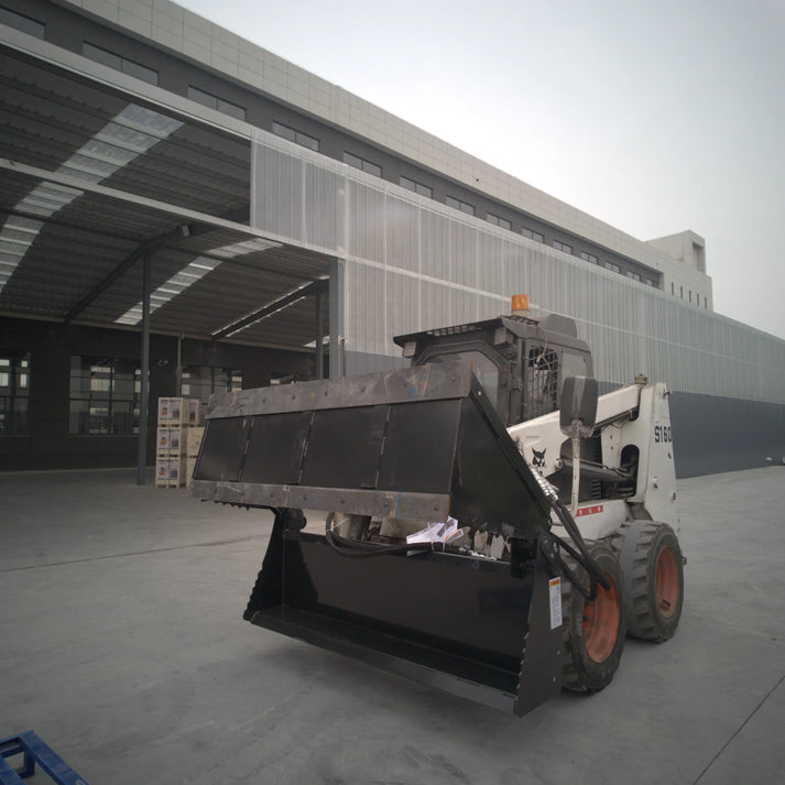 skid_steer_4-in-1_bucket_in_use_03