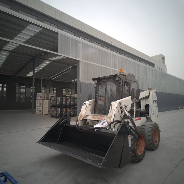 skid_steer_4-in-1_bucket_in_use_01
