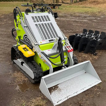 mini skid steer T460 frontal view